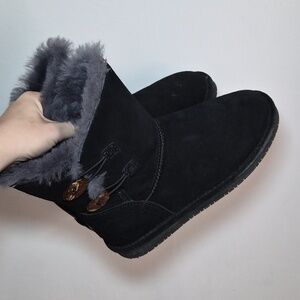 Bearpaw Women's Black Faux Fur Button Short Winter Boots